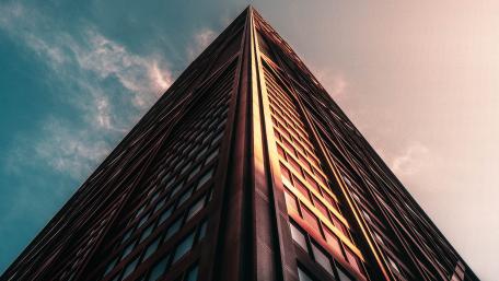 Stunning Skyscraper Symmetry at Dusk wallpaper