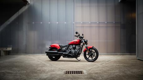 Red Cruiser Motorcycle Elegance in 4K wallpaper