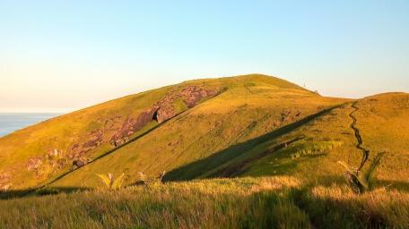 Serene Green Hills Under a Clear Sky wallpaper