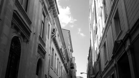 Urban Elegance in Monochrome wallpaper