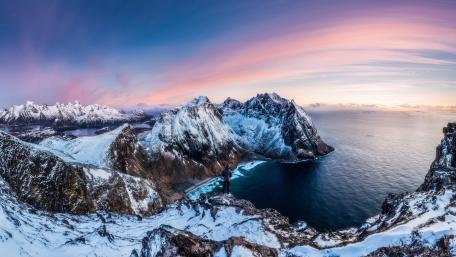 Mount Ryten winter panorama (Lofoten, Norway) wallpaper