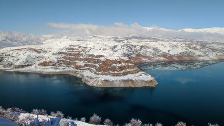 Lake Charvak at wintertime wallpaper