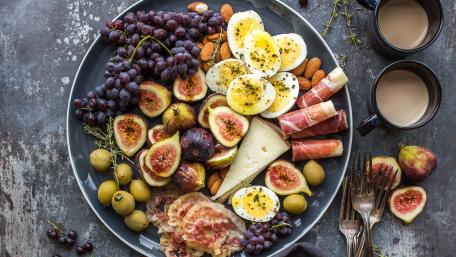 Figs and Delights Appetizer Platter in 4K wallpaper