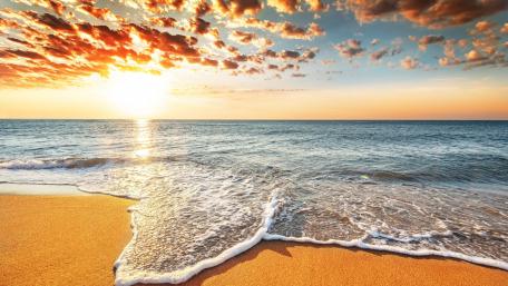 Waves on the shore of the sea wallpaper