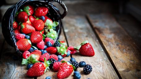 Vibrant Berry Basket Overflowing with Freshness wallpaper