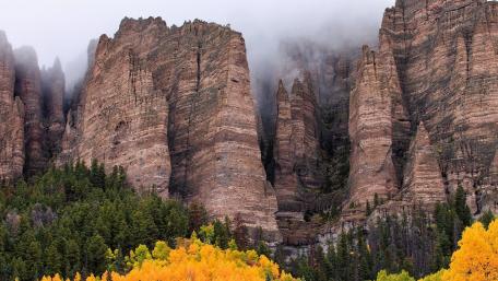 Majestic Fog-Covered Mountains in Autumn wallpaper