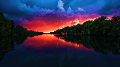 Lighning stike over Patowmack Canal wallpaper