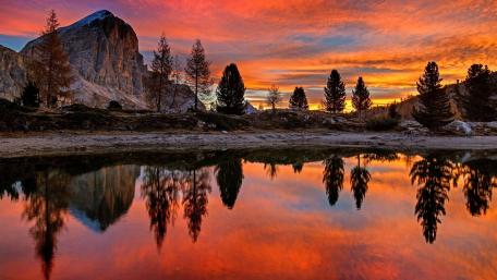 Lago Limides, Dolomites wallpaper