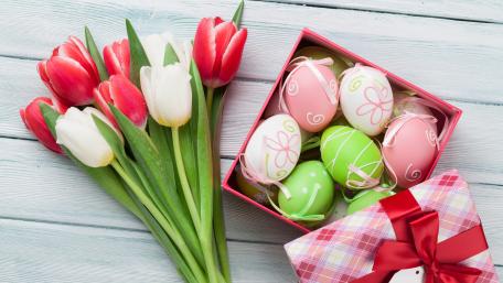 Easter Joy with Tulips and Eggs wallpaper
