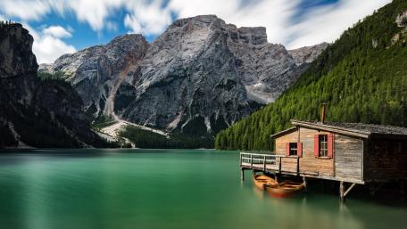 Pragser Wildsee boat house wallpaper