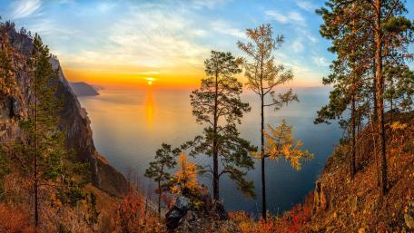 Lake Baikal at fall wallpaper