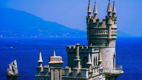 Swallow's Nest Castle wallpaper