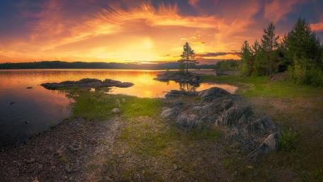 Serene Sunset Over Tranquil Lake and Trees wallpaper