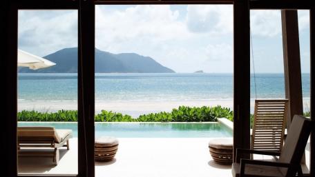 Tranquil Ocean View Retreat wallpaper