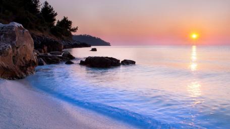 Serene Sunset at the Beach wallpaper