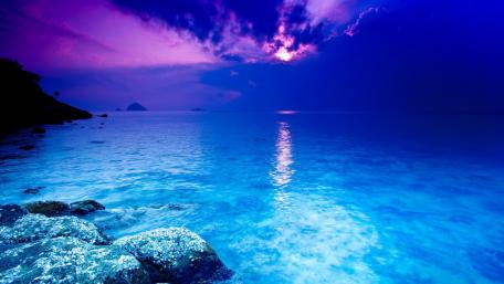 Twilight Tranquility Over the Blue Horizon wallpaper
