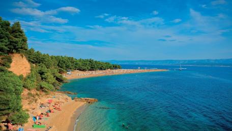 Serene Beach and Crystal-Clear Waters wallpaper