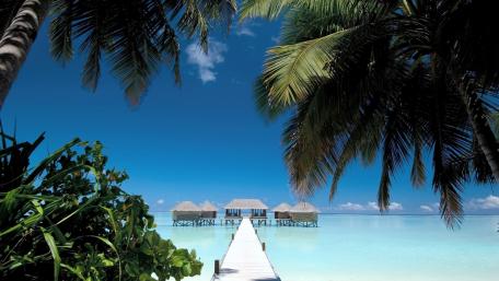Tropical resort in Maldives wallpaper