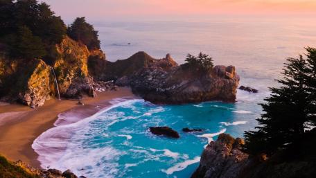 McWay Beach (Julia Pfeiffer Burns State Park) wallpaper