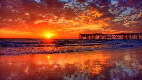 Golden Sunset Over Serene Pier View wallpaper