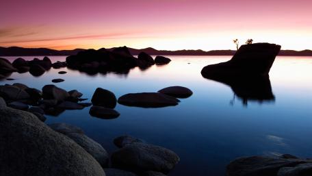 Serene Dusk Reflection Over Still Waters wallpaper