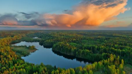 Serene Lake at Dusk with Colorful Clouds wallpaper