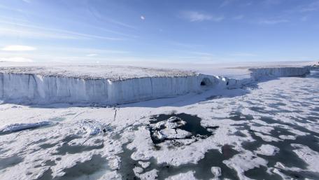 Majestic Polar Ice Cap Landscape wallpaper
