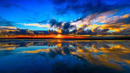 Stunning Sunset Reflection Over Calm Lake wallpaper