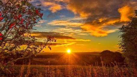 Spring Sunset Over the Horizon wallpaper