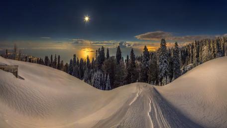 Serene Winter Evening in Snowy Hills wallpaper