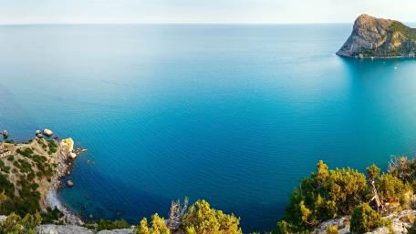 Tranquil Sea Horizon View wallpaper