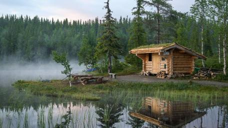 Tranquil Lakeside Cabin Reflection wallpaper