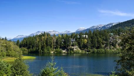 Serene Lake Surrounded by Majestic Mountains wallpaper