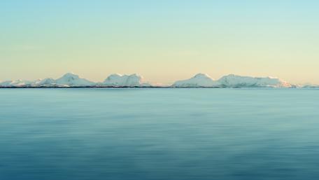 Serene Blue Mountain Reflections wallpaper