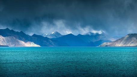 Majestic Mountains Meet Serene Blue Waters wallpaper