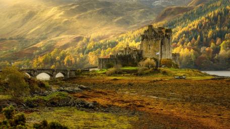 Eilean Donan Castle in Scotland wallpaper