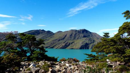 Serene Mountain Lake View wallpaper