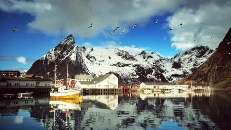 Fishing village in Norway wallpaper