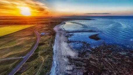 Serene Sunset Over the Coastline wallpaper