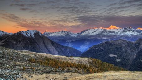 Majestic Mountain Sunset View wallpaper