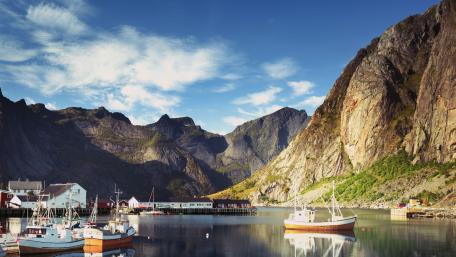 Reine bay wallpaper