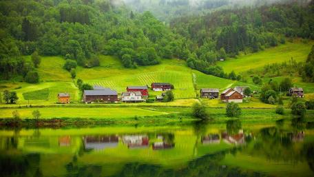 Serene Lakeside Village Reflection in Nature wallpaper