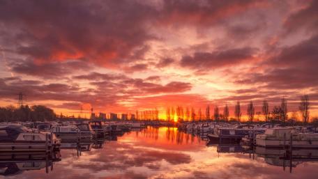 Motorboats in the harbour wallpaper