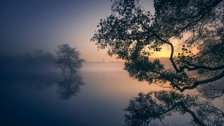 Twilight Tranquility Over Misty Lake wallpaper