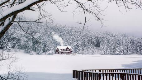 Golcuk State Guesthouse at wintertime wallpaper