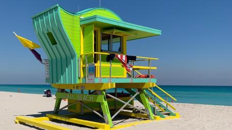 Green lifeguard Tower on Miami Beach wallpaper
