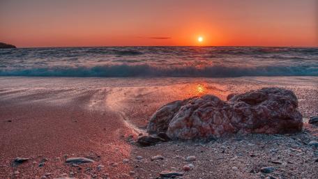 Beach at sunset wallpaper