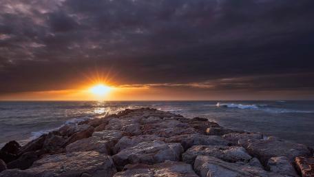 Tranquil Sunset Over the Sea wallpaper