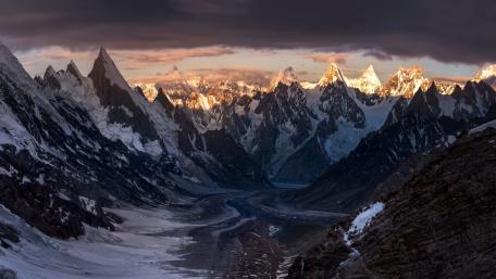 Majestic Alpine Dawn Over Snowy Peaks wallpaper