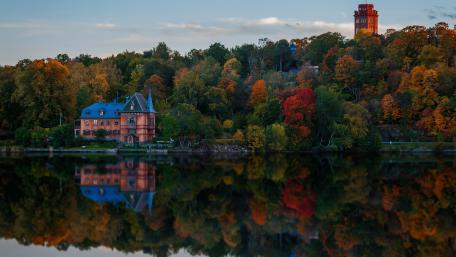 Autumn Serenity Over Tranquil Lake wallpaper